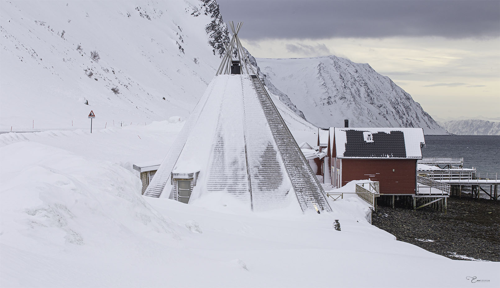 Fine Art Prints. Arctic winter Sarnesfjord IV. Visit the gallery to the Norwegian photographer Eva Virkesdal Eidsheim.