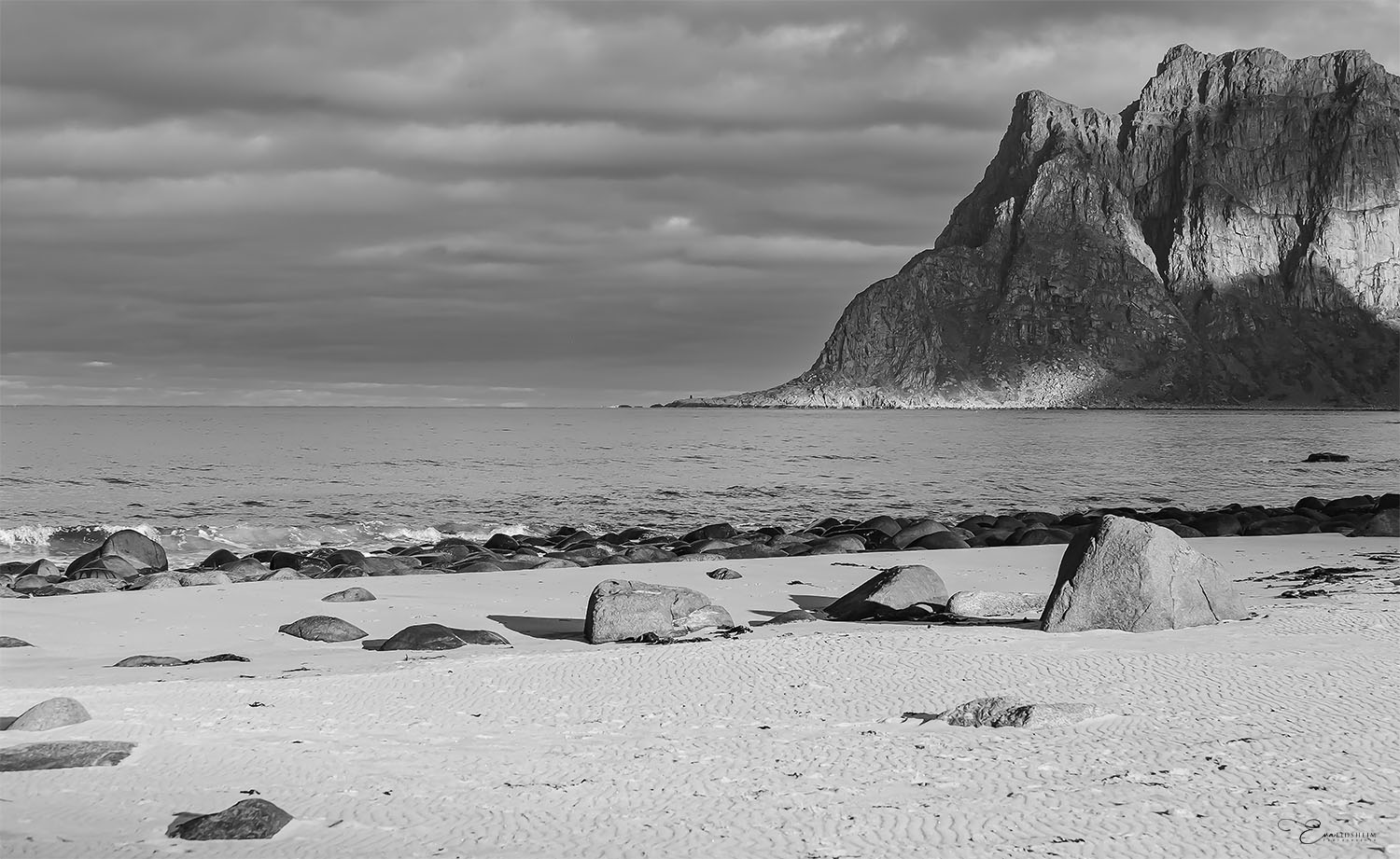 Fine Art Prints. Uttakleiv Beach IV. Visit the gallery to the Norwegian photographer Eva Virkesdal Eidsheim.