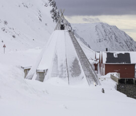 Fine Art Prints. Arctic winter Sarnesfjord IV. Visit the gallery to the Norwegian photographer Eva Virkesdal Eidsheim.